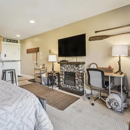 Truckee Studio With Balcony And On-Site Skiing!